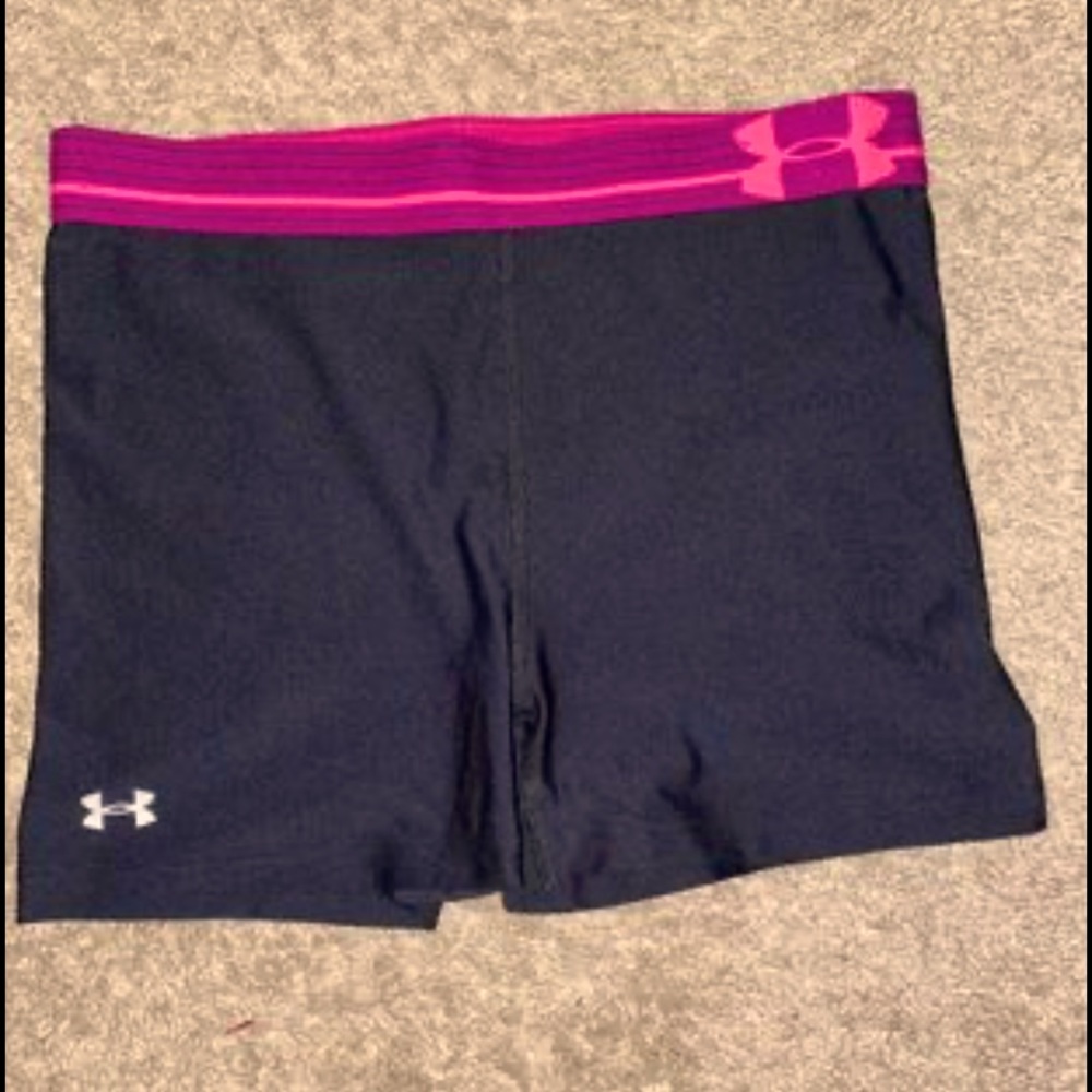 Underarmour women’s weight lifting shorts, size small